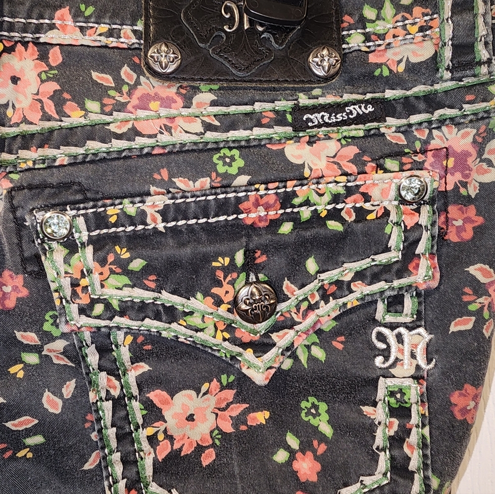 Miss Me Dark Jeans with Floral Accents CARGO ankle Skinny Sz. 30 Vintage Look - Picture 5 of 6